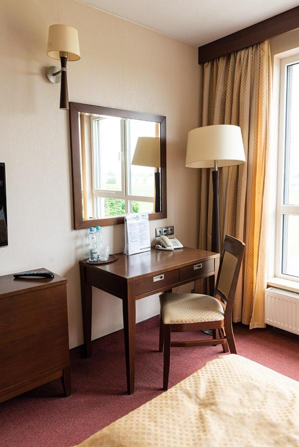 Hotel Police Police Mostowe Exteriör bild