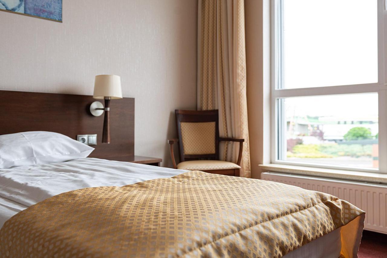 Hotel Police Police Mostowe Exteriör bild