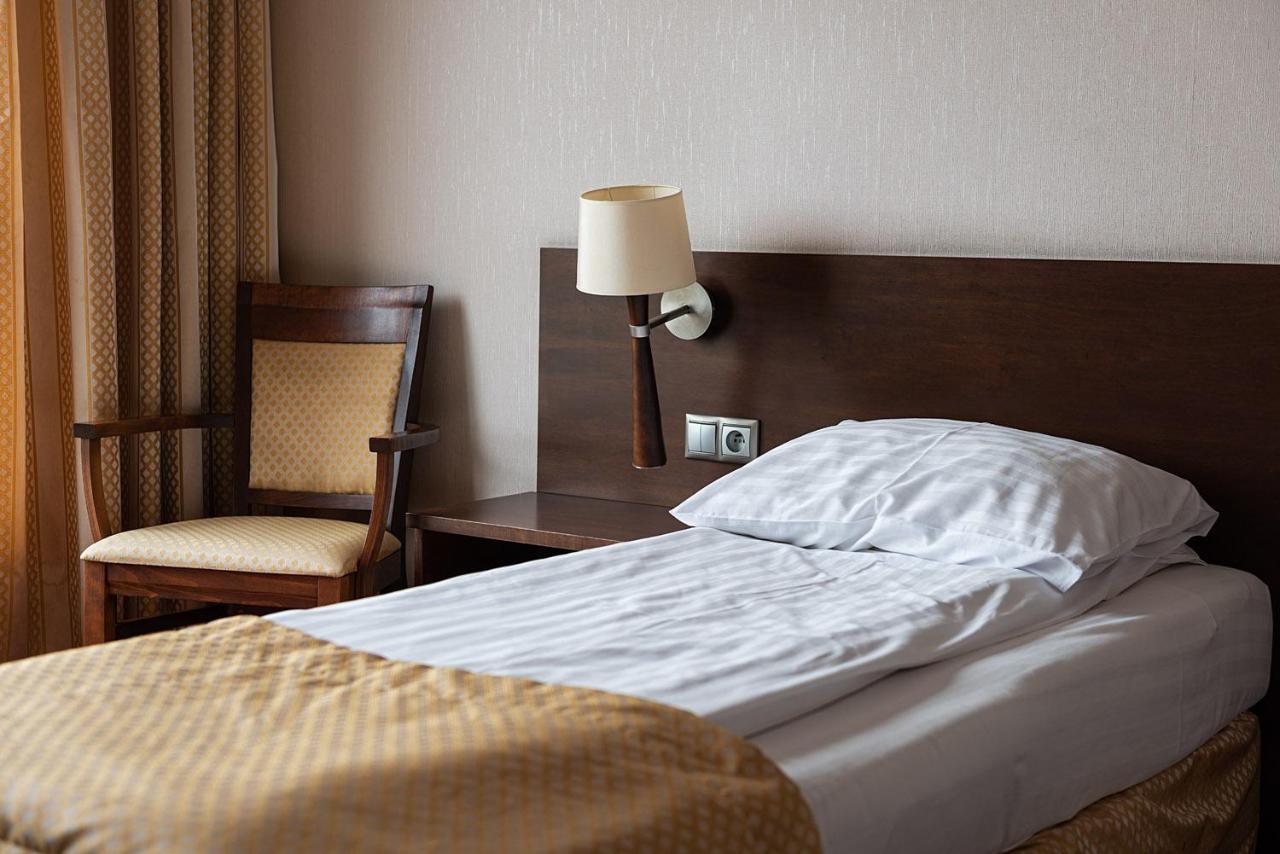 Hotel Police Police Mostowe Exteriör bild